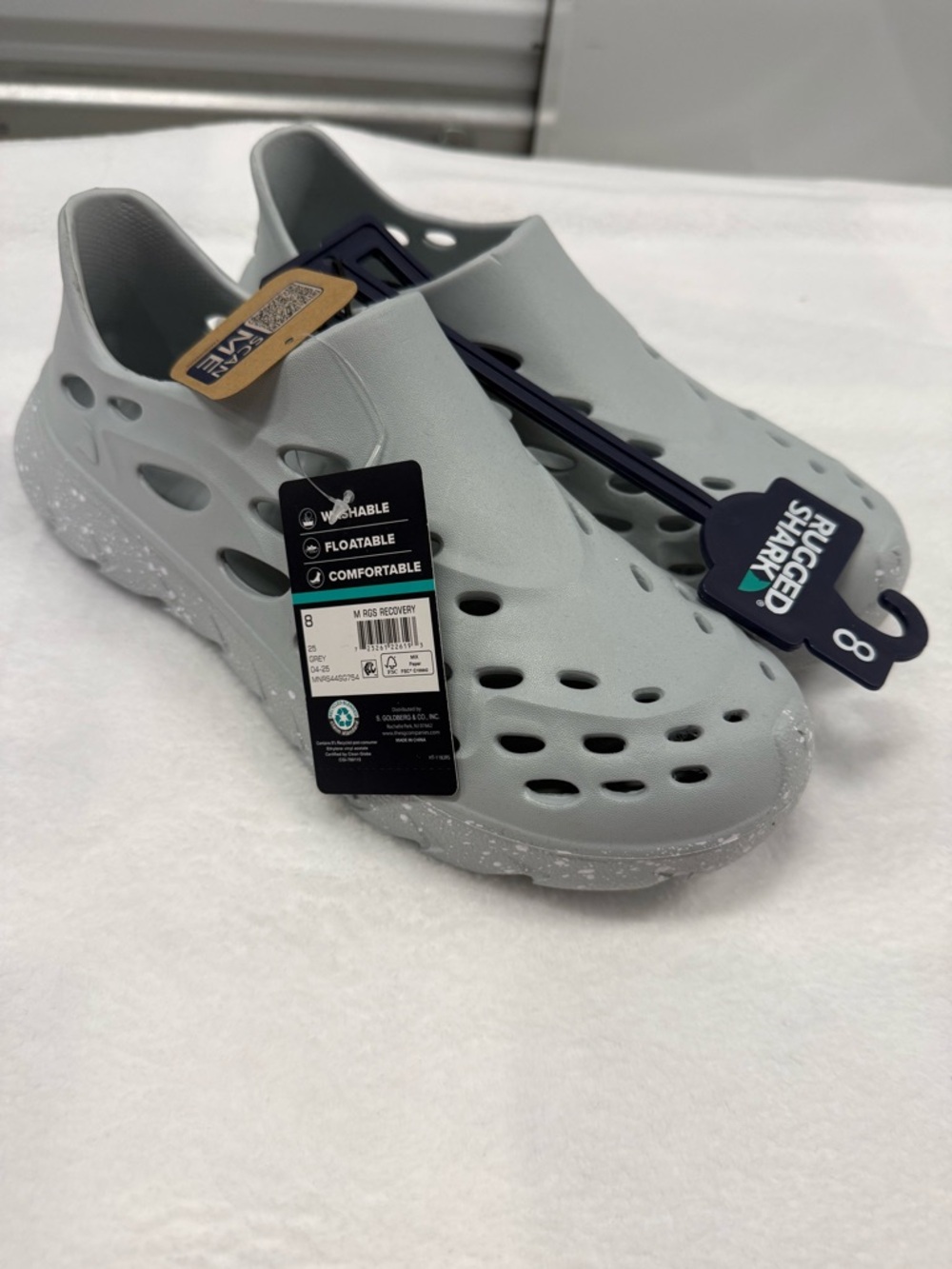 NWT Rugged Shark Men's (8) Recovery EVA Molded Clog Sandals